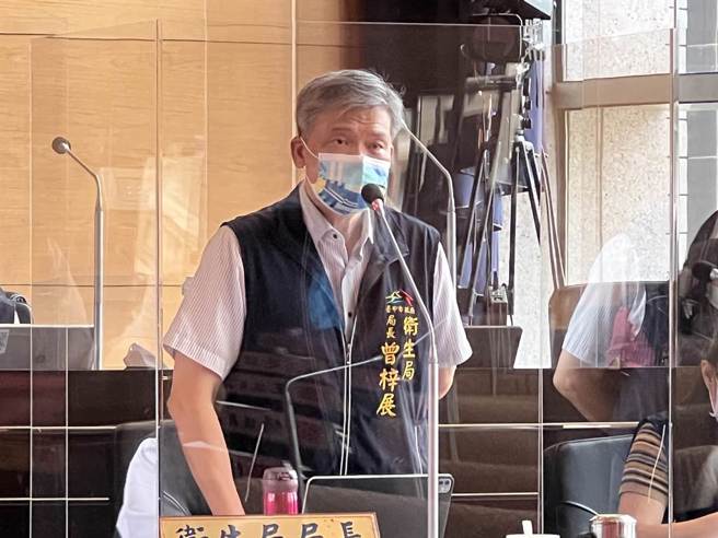 台中市衛生局長曾梓展表示，他贊同議員提出的每周快篩1次方式。(林欣儀攝)