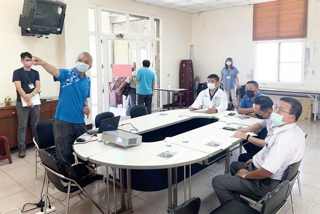 台中区渔会等单位为了解相关进度，29日特于渔会召开进度说明会。(市议员李荣鸿服务处提供)