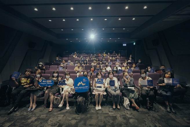 2022小澤征爾松本音樂節首度海外轉播，選定的地點是台灣，轉播內容為指揮家杜特華率領齋藤紀念管弦樂團，一連演出武滿徹作品、德布西《印象》及史特拉汶斯基的《春之祭》等作品，圖為台北轉播現場。（陳俊彥攝，謬斯客國際有限公司提供）