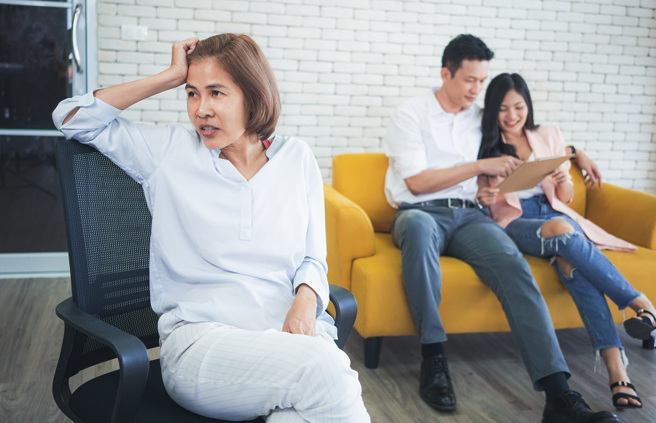 女网友故意订2晚高级饭店，因为婆婆说可以帮忙出住宿费，因此饭店钱7万多元，她全让婆婆刷卡买单，还说「看到你脸色僵硬，好爽，心情好快乐」。（示意图，达志影像/shutterstock）
