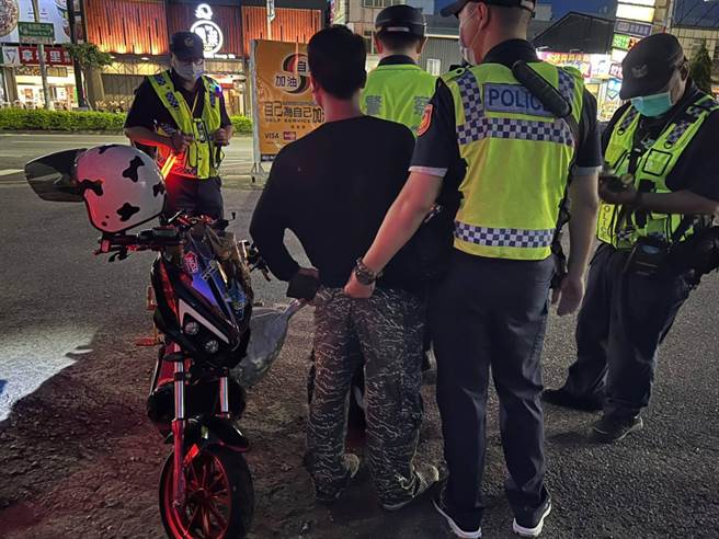台南市警察局率全台之先取缔拼装微型电动二轮车。（市府提供／洪荣志台南传真）