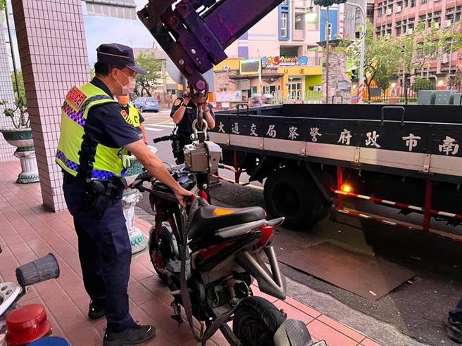台南市警察局没入的拼装微型电动二轮车。（市府提供／洪荣志台南传真）