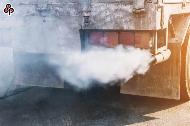 环保署今(29)日修正发布「大型柴油车调修燃油控制系统或加装空气污染防制设备补助办法」，延长调修燃油控制系统补助期间至2023年12月31日、补助金额上限由10万元降为8万元。（本报系资料照）