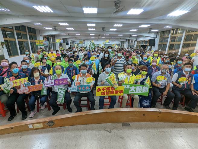 针对明天将去登记参选，林佳龙今日表示现在心情很期待，明天一登记象徵选战将进入新的阶段，会办更大的造势活动并成立百工百业的后援会。(黄敬文摄)