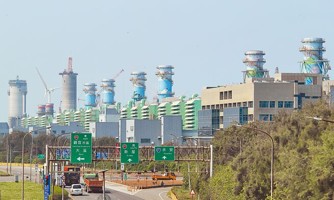 审计部报告示警台电大潭电厂存在天然气用量缺口，在不考虑三接情况下，新建的8、9号机今、明年陆续商转后，恐出现8万至115万公吨的燃气缺口。（陈怡诚摄）