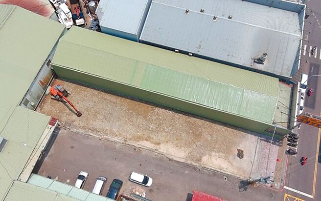 五股违建铁皮屋被拿来作为毒品分装厂，被警方捣破后，市府更祭出铁腕强行拆除，现场已被夷平。（新北市工务局提供／吕健豪新北传真）