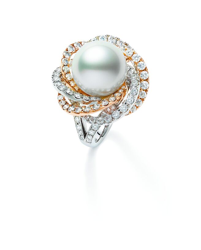 MIKIMOTO顶级珠宝系列南洋珍珠双色钻戒，126万元。（MIKIMOTO提供）