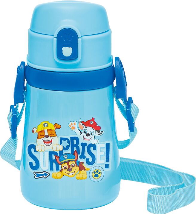 儿童水壶「躲猫猫款」可变换为背带或把手使用。（全家提供）