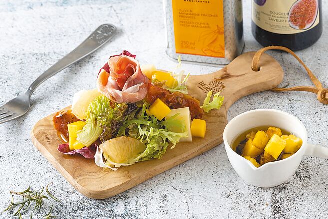 O&CO也推5款经典油醋酱，包含酸爽开胃「柑橘油醋酱」。（OLIVIERS & CO.提供）