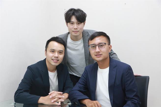 新北市長侯友宜競選辦公室公布3位發言人，左起依序為吳亮賢、王敏旭、陳柏翰。（侯友宜競選辦公室提供）
