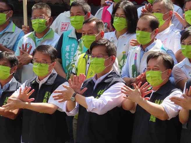 林佳龍完成登記參選，再向侯友宜要求辯論。（葉德正攝）