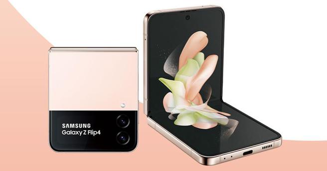 （引起广大讨论热潮的三星旗舰折迭智慧手机Galaxy Z Flip4、Z Fold4系列以及Galaxy Watch5系列智慧手表，远传电信30日起预购取货，9月2日正式开卖。图／远传电信提供）