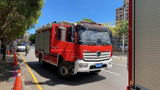 军方50部水车下午抵达基隆，支援信义、中正区高地社区及较缺水区域。（陈彩玲摄）