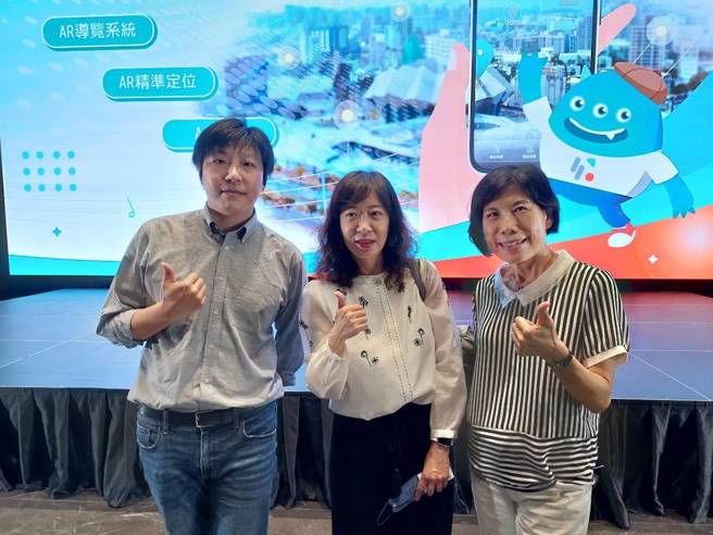 宇萌数位科技(中)与宜兰大学(左)于今(30)日召开记者会，宣布与台北流行音乐中心(简称北流)的合作成果。(摄影/郭俊伟)