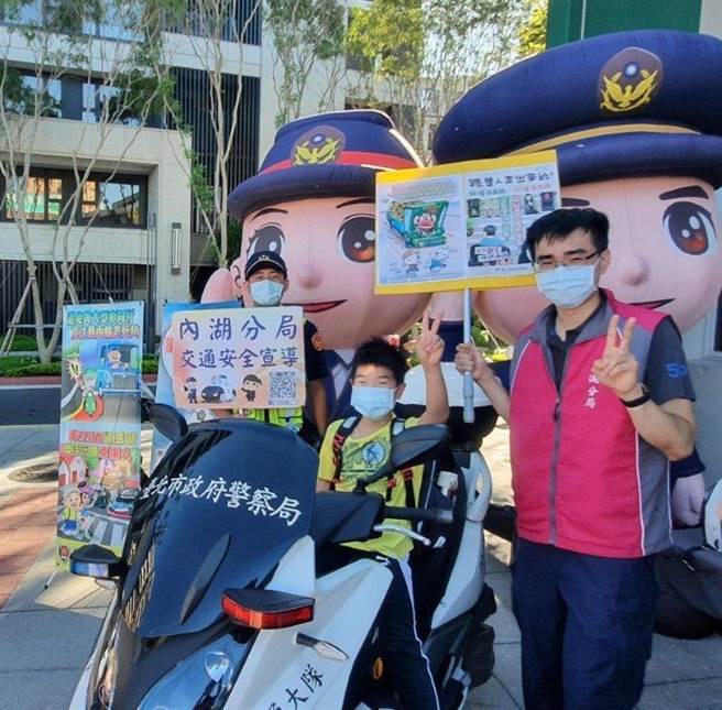 内湖分局到学校进行宣导活动。（翻摄照片／林郁平台北传真）