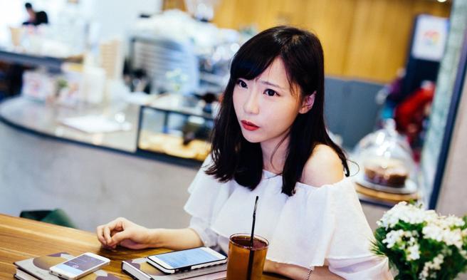 康庭瑜教授拥有4个硕士学位，令人瞠目结舌。（图／翻摄自Dcard）