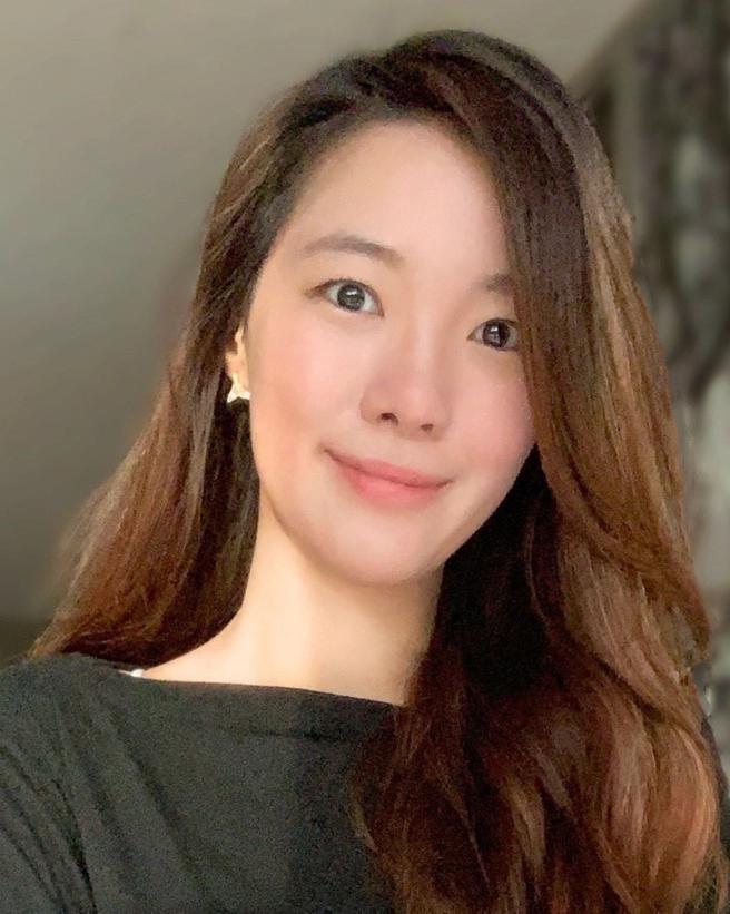 郑钰洁教授拥有双博士学位。（图／翻摄自Dcard）