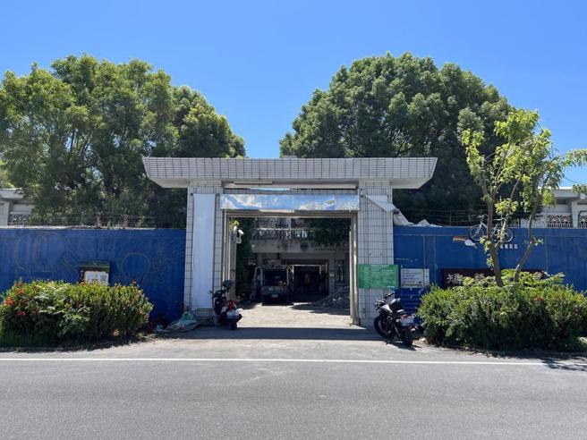 在台东市中山路上、由过去台东看守所改建的「矫正艺文展示馆」目前正在赶工中，预计年底前接续成立法务部台东小蓝鲸非营利幼儿园。（图/ 中央社）
