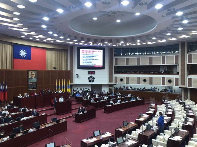 台北市长柯文哲30日出席市政总质询。（张芷瑜摄）