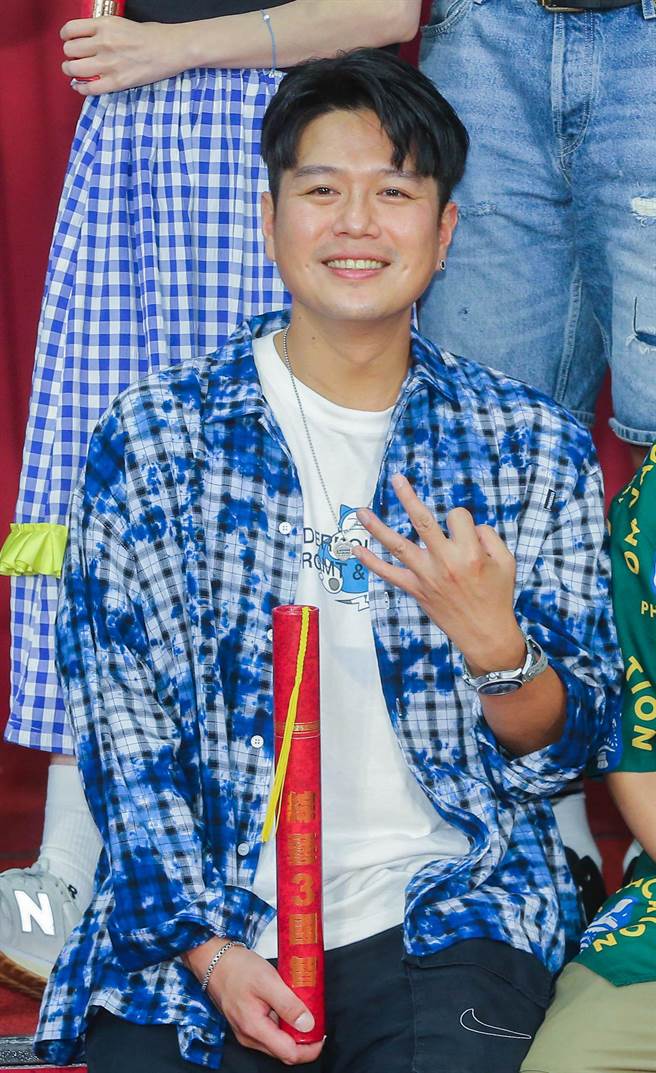 李易笑说因为节目效果，每天都要积极漂白。（粘耿豪摄）