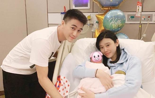 超模奚夢瑤閃婚賭王兒何猶君後，生下一對兒女，她的身價也飆漲。(圖/ 摘自何猶君MarioHo微博)