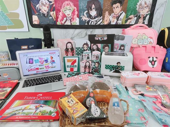 7-11推出各種人氣角色聯名商品外，i預購平台也推開學季優惠，3C便宜帶回家。（7-11提供）