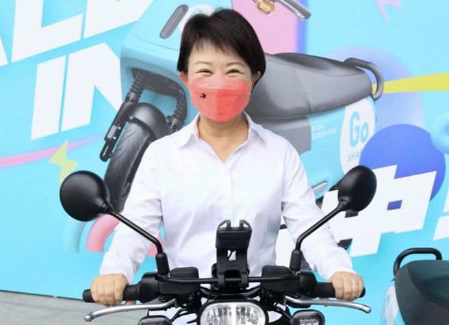 卢秀燕今（30）日在脸书上PO出一篇文章，直呼「GoShare到台中！」同时还配上自己的笑脸。（取自卢秀燕脸书）