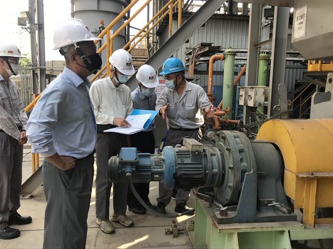 高市环保局产推动业节能减碳技术辅导及盘查。（柯宗纬翻摄）