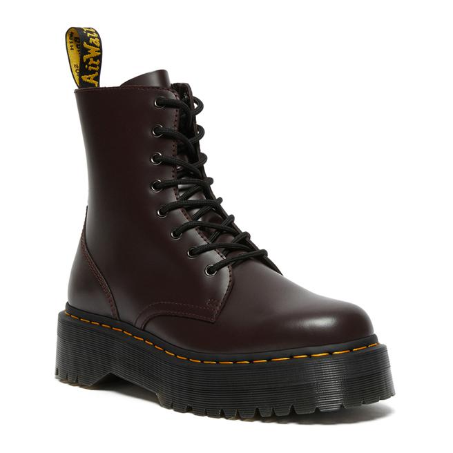 DR. MARTENS 马汀大夫 8孔马汀靴 ，8680元。（DR. MARTENS提供）