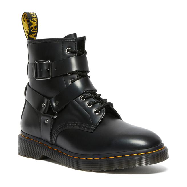 DR. MARTENS 马汀大夫 拉炼8孔马汀靴，7880元。（DR. MARTENS提供）