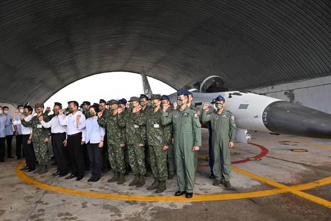 蔡英文赴澎湖視導第一線部隊(取自蔡英文臉書)