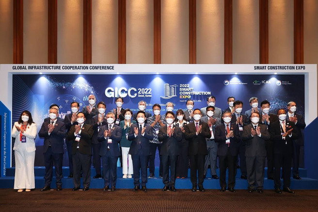 韩国国土交通部举办的国际基础建设合作会议（GICC）今天时隔3年在首尔登场，邀集来自中东、亚洲、中南美洲、非洲等地区15国人士参与。(图/中央社) 