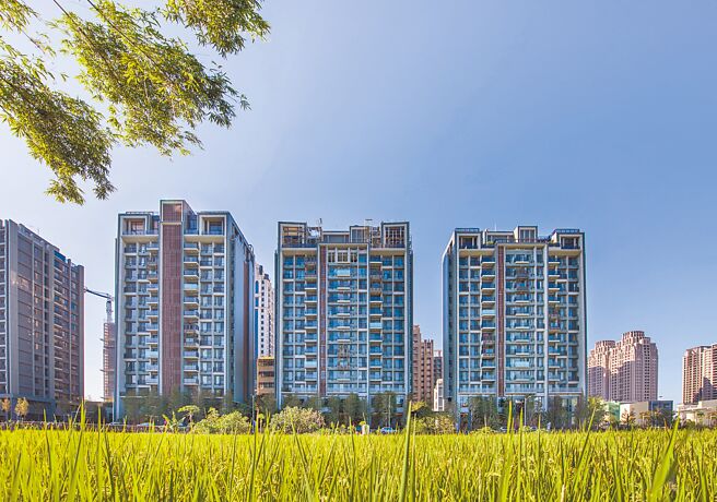 竹北县治三期「竹风树海」导入茑屋日式社区书店，诉求LV等级的优质建筑与服务，创造市场热销。（竹风建设提供）