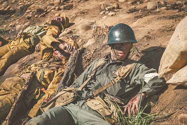 军事迷吴尚融在写书前也担任过微电影导演，重演战争现场，还原史实，也充满战争氛围感。（吴尚融提供／游念育台北传真）