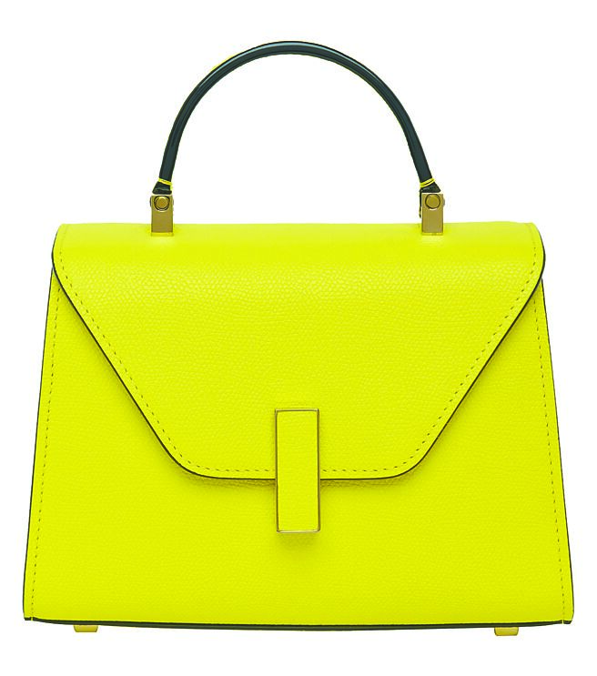 新光三越VALEXTRA Iside micro手提包，推荐价9万980元。（新光三越提供）