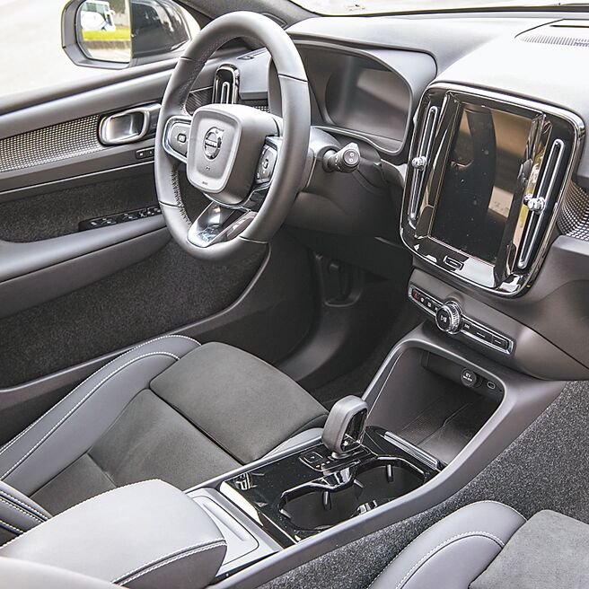XC40 Recharge仪表控台。（陈大任摄）