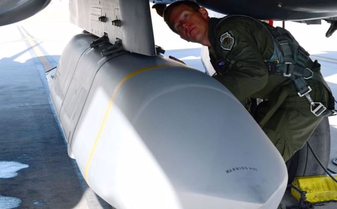 AGM-158B增程型联合空对地距外（JASSM-ER）飞弹的资料照。（五角大厦国防视觉资讯发布服务单位/DVIDS）