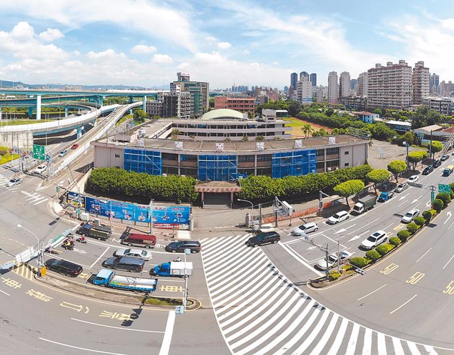 新北市私立中华中学走入歷史，更名福瑞斯特高中復招开学。（中学中学提供）
