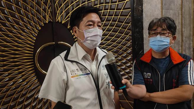 國民黨桃園市長參選人張善政涉研究案抄襲，桃園市長參選人鄭寶清表示，前新竹市長林智堅、民進黨桃園市長參選人鄭運鵬被罵最兇的就是不願承認錯誤，造成市民反感。(賴佑維攝)