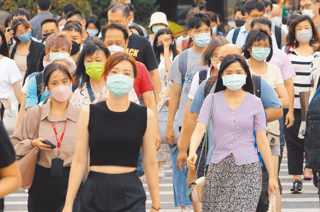 BA.5變異株肆虐，專家提醒疫情正要進入高峰。（示意圖。趙雙傑攝）