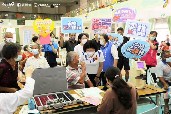凡设籍云林县且年满65岁以上的长者 ，可免费配一副老花眼镜。(取自张丽善脸书)