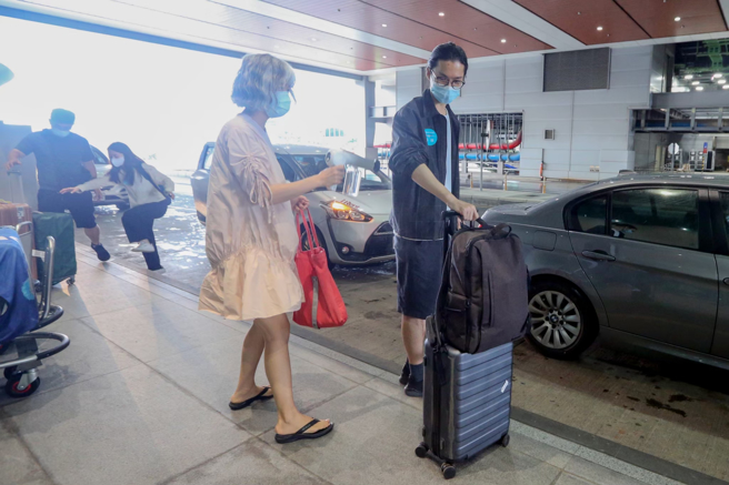 指挥中心公布，明天起开放入境旅客可自行驾车前往检疫处所。（图／示意图，记者陈麒全摄影）