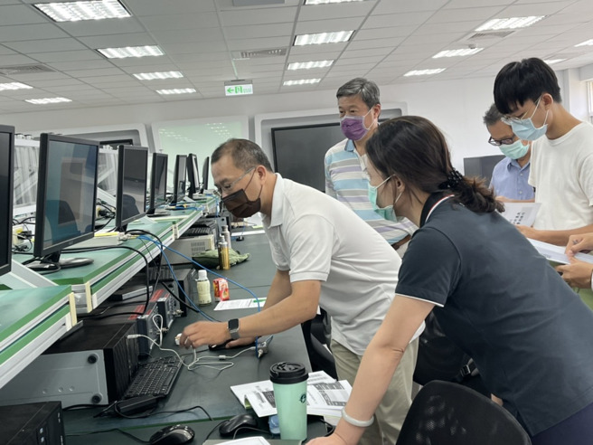 龙华科大开办实务研习，培训伙伴学校种子教师。(照片/龙华科大提供)

