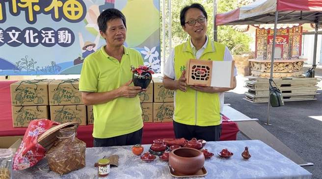 游客可体验採茶、炒茶、揉茶的乐趣。（吴佩蓉摄）