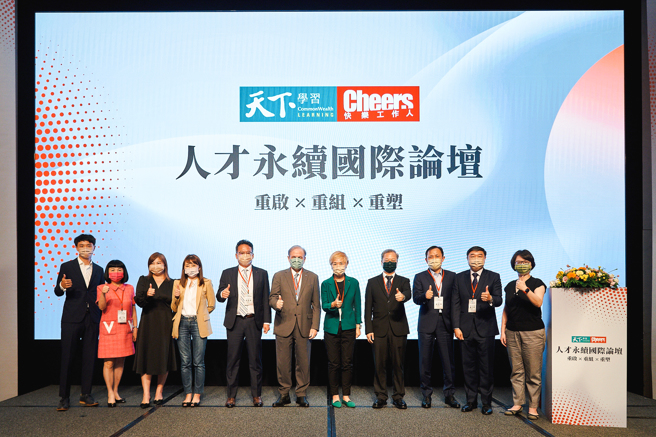 台湾人才永续国际论坛，企业、非营利组织与欧洲在臺商务协会来宾合影。（图∕天下学习提供）