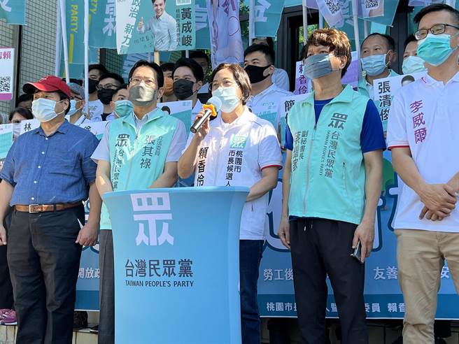 民眾黨賴香伶陣營再對張善政抄襲案提三問。(蔡依珍攝)