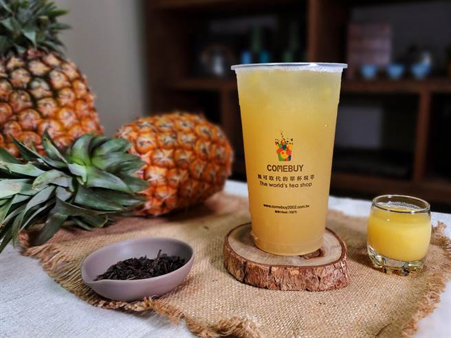 COMEBUY「凤梨冰茶」 大杯65元。（COMEBUY提供）
