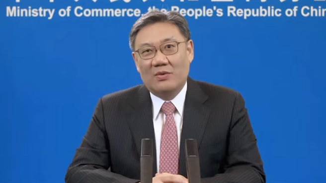 大陆商务部长王文涛31日视讯参加一带一路高峰论坛。（图／取自香港商报网）