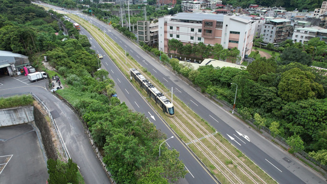 安坑轻轨列车动态测试。(图／新北市政府捷运局提供)