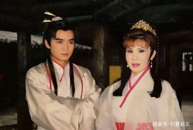 当年焦恩俊和杨钧钧拍摄电视剧《西门无恨》。（图／微博）